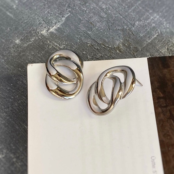 LAST ONE Stud Earrings Platinum Plated Silver Color Chain Model Modern Earrings - Picture 2 of 9